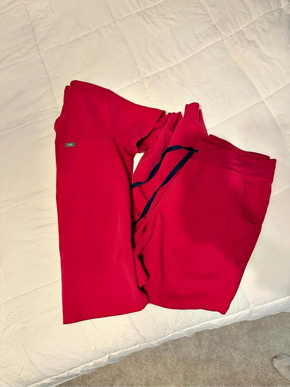 Figs Technical Collection 
Top: Catrina size small 
Women's Pants in Pink Size M